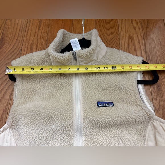 Patagonia Cream Fleece Vest - Picture 5 of 7